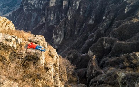 被告山杠爷观后感（囚车无情人有情）