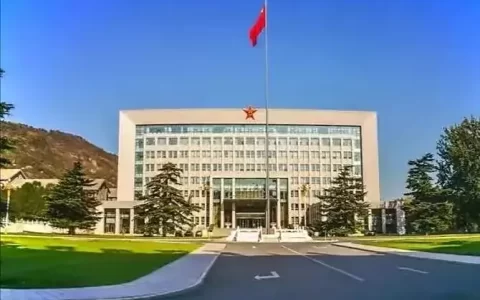 国防大学和国防科技大学的区别，是一所大学吗